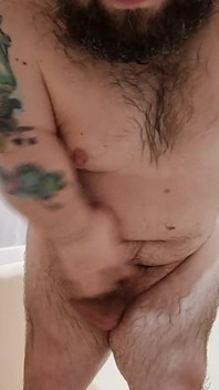 Dvärg visar stor röv och sperma tre gånger