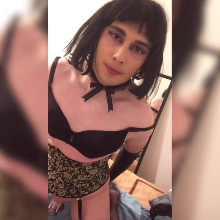 Sissyvalerie69: Entraînement de ma chatte anal avec un gode grosse bite...