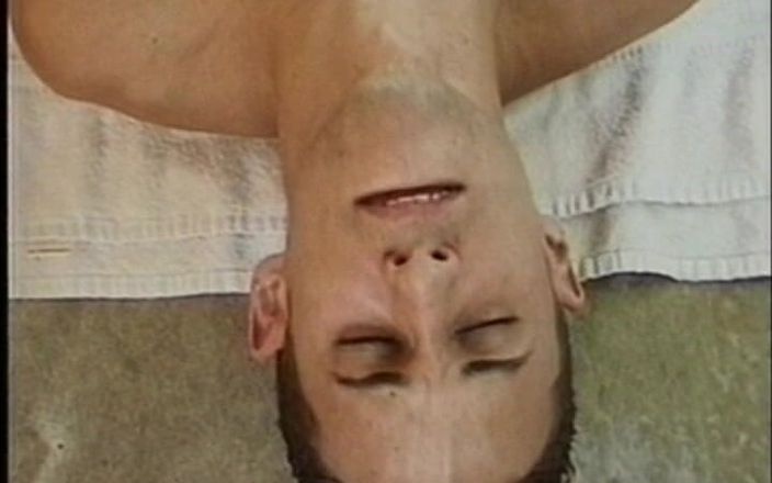 Gay 90's Vintage Porn: Sensasi keintiman pria mentah 1