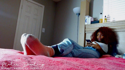 Kneel to Nolia: Fuzzy skarpeta ignoruj