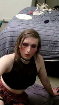 Sissycdmish - फिशनेट और ऊँची एड़ी के जूते में बड़े काले लंड से प्यार करने वाली रंडी
