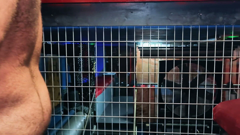 ScruffyStocky: Séance de donjon : jeu en cage en sueur, percé percé,...