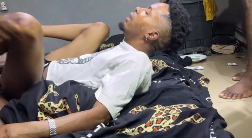 YungthugM: 리허설 후 아파트에서 목사 Stpson을 따먹어