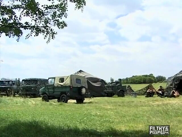 Filthy Piss Pigs: Armeejungen, heiße pisse-dusche