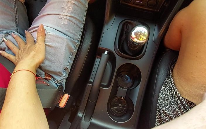 Step Mommy: Macecha v podpatcích a krátké sukni škádlí na veřejnosti na cestě...