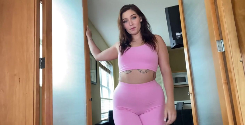 J-Mac: Vivian Taylor Is a Stunner This Busy PAWG Is Curvy...
