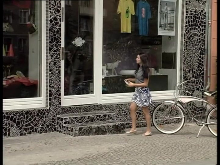 Videorama: Natural Beauty with Dark Hair and Perfect Body