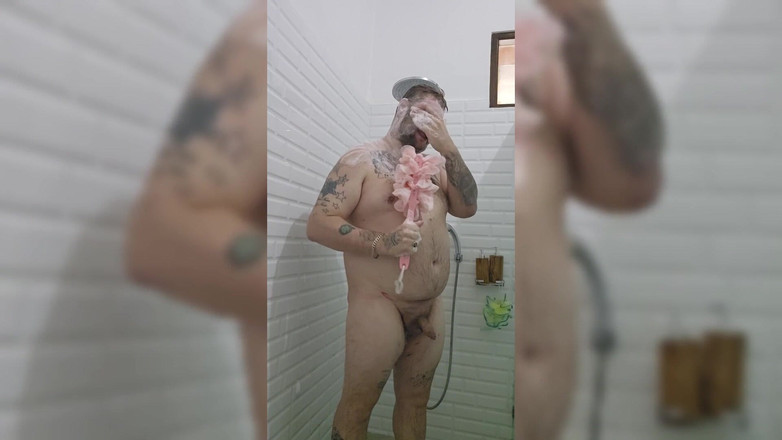 Jimbob Star GAY: Jimbob soapy lagi asik muasin memeknya pakai dildo sambil pakai...