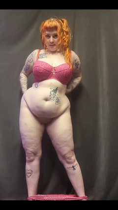 Bunny Royle: Menunjukkan kepada Awak Semua Saya Yang Seksi , Bits Dan Curves