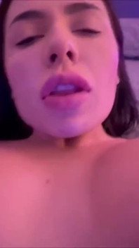 作为礼物，我给我的男朋友送了一个性爱娃娃，看看发生了什么！