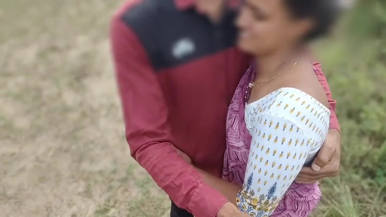 Fuckkkker: Jiju ha scopato la sorellastra mentre faceva vlog, audio hindi...