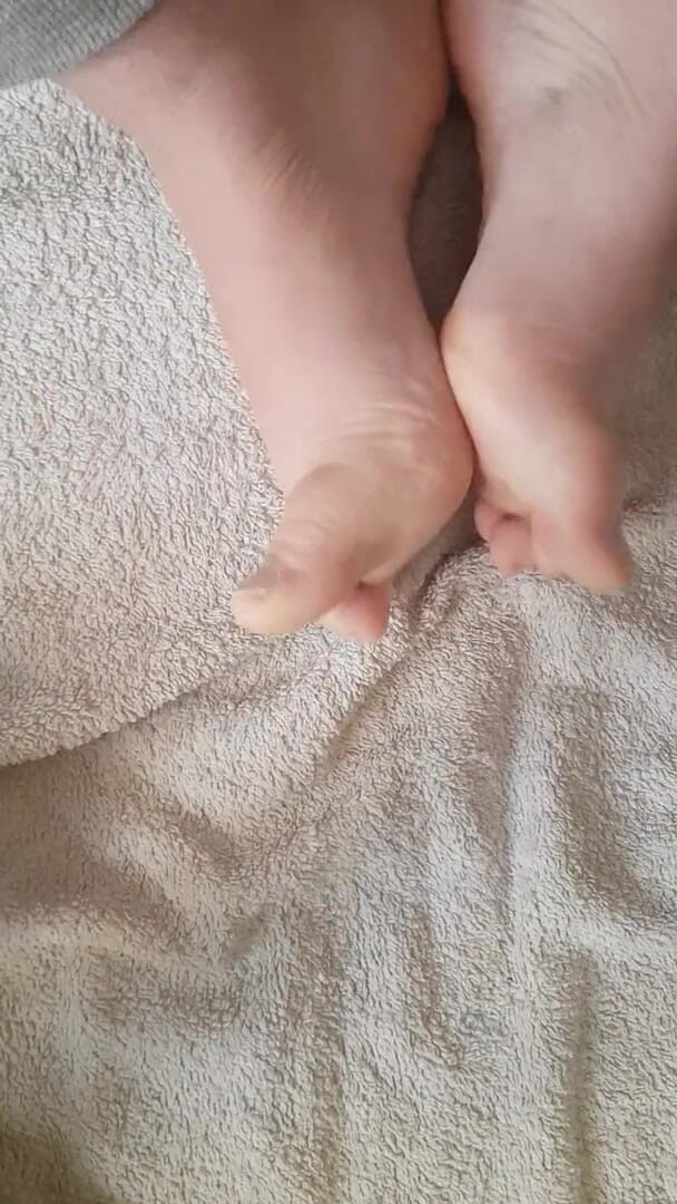 Faith's Feet Fetish: Cortando minhas unhas do pé - Fetiche por pés de fé