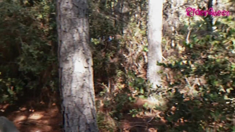 Riderqueen: Walking forest - video seks slowmotion sama penggemarnya
