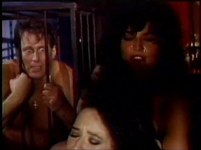 Tirrany Girls: Söta lesbiska horor spelar