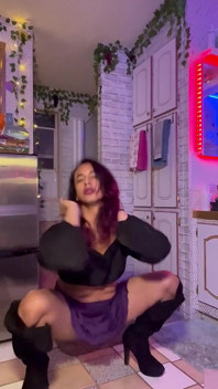 Başka bir striptiz dansı videosu