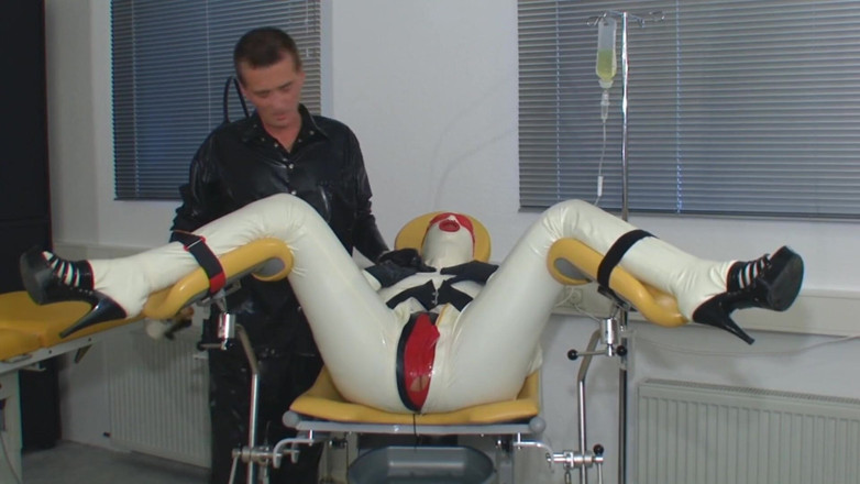 Rubber & Clinic Studio - 1ATOYS: Xtreme piss erfahrung
