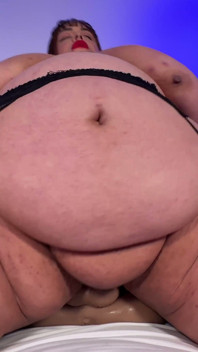 Grande anjo da barriga fode sua buceta e cavalga seu amigo de foda