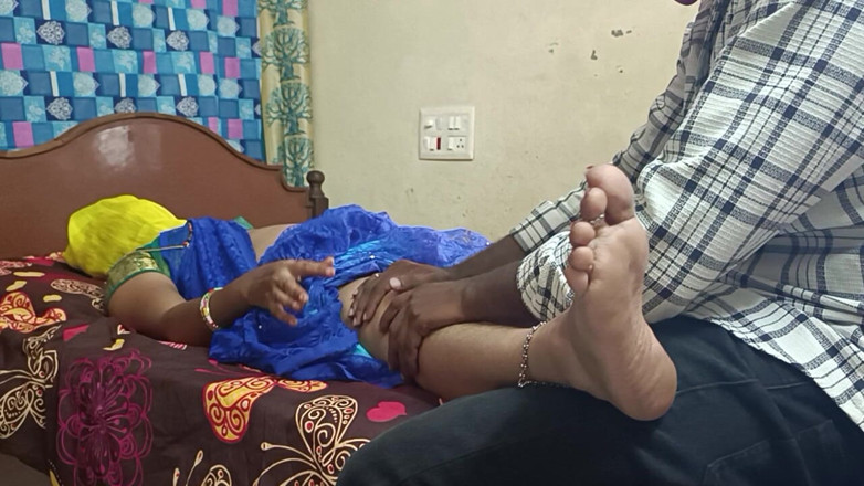 Desigirlsiri: सौतेली मम्मी और सौतेला बेटा पैर की मालिश जो बहुत दूर चली गई