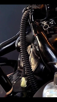 捆绑罩挤奶训练女主人