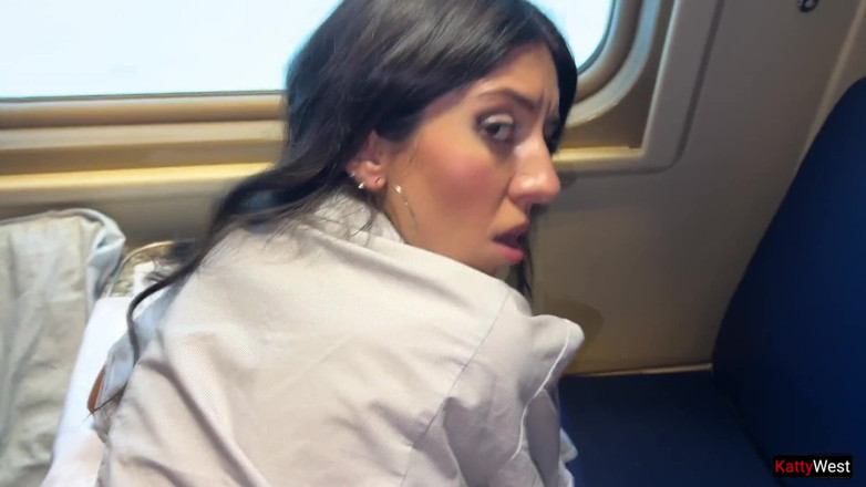 Katty West: Sexe avec la chef d'orchestre dans le train, j'espère qu'elle...