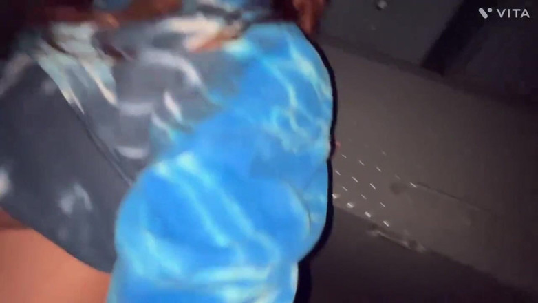 Fijii pornbox: Babam beni sokağın kenarında sikiyor beni her yerde kullanabilir lol