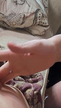 荡妇女友潮吹并毁了她的健身服