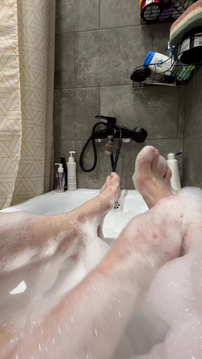 Nviz: Fetiche de pies en la ducha