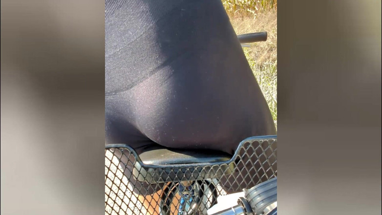 TV_Helena: Berbasikal dalam lebih daripada 30 darjah! Awek tranny menggesel duburnya di...