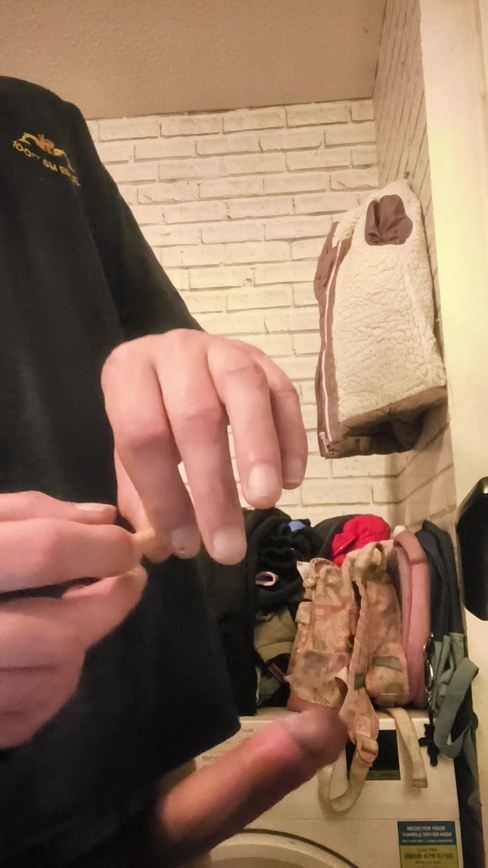 Smoking stoker: Thủ dâm tôn sùng hút thuốc