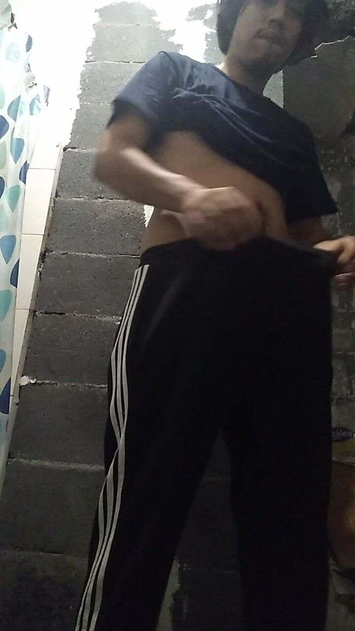 AlexAlejandro13: 进入厕所