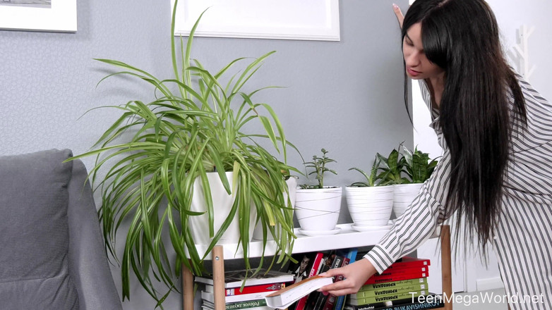 Teen Mega World: Sexy Bookworm Plays Solo