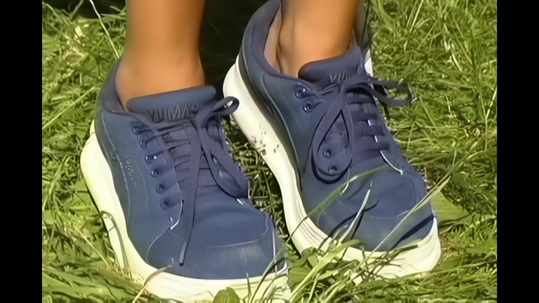 Lesbian Illusion: 悪い習慣を持つクラウディア・デモロ