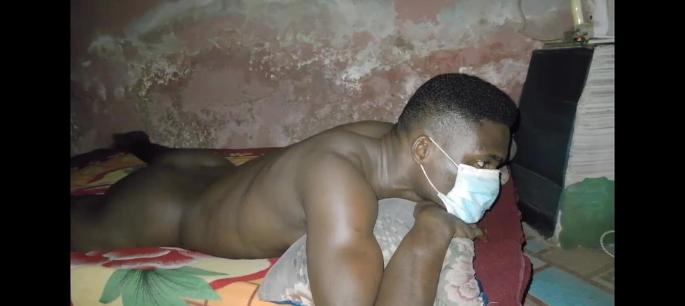 Masturbator emmy: Bobby Johnson preferă futaiul în pat