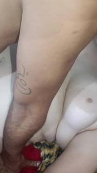 Jsem ta bílá manželka, která otevírá nohy jen černochům a každý den ponižuje svého cuckolda