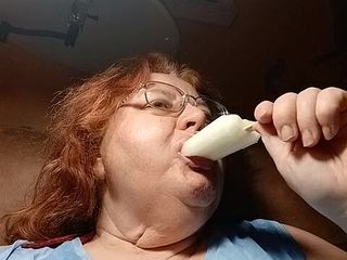 BBW nurse Vicki adventures with friends: Eating an ice cold line popsicle