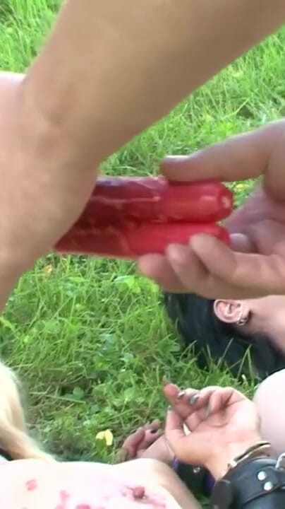 Absolute BDSM films - The original: Wax dimalukan bermain bertiga di dalam hutan