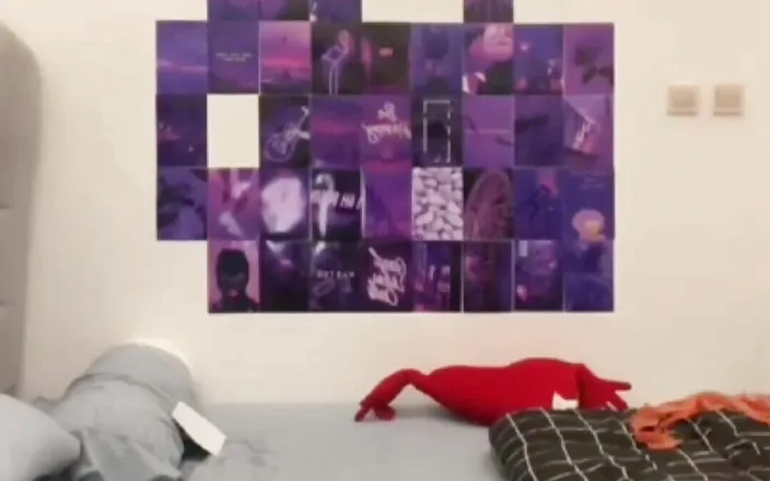 Indoseblay: Chybí ti vidět sexy Hildu houpající se u baru? Část 1