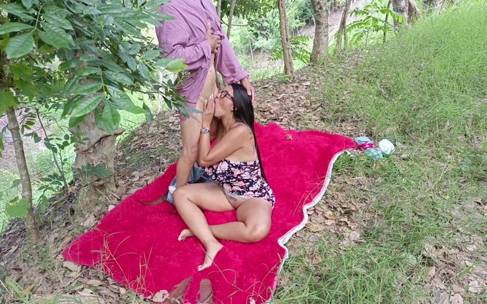 Lady: Velho padrasto pervertido fode sua linda enteada peituda na selva
