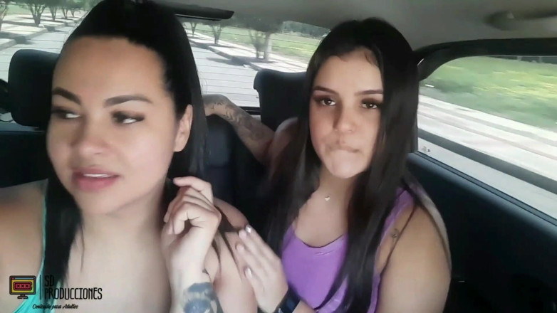 Megan Boobs: Sesso lesbico tra le sorellastre latine Melanie e Megan - porno...