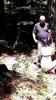 Pasangan nakal kepergok lagi asik main di hutan