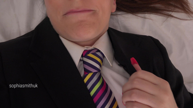 SophiaSmithUK: Heet shirtmeisje heeft seks