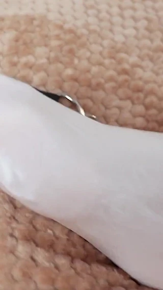 XSanyAny: Vibrator in tights.