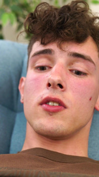 Sexy 18 anos twink bordas seu pau enorme em sua cueca