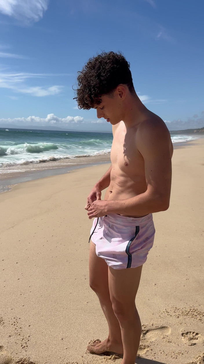 dannytwi18: Twink Beach Jerk off