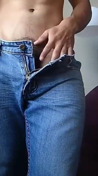 Jerry Cabrera branle sa bite non circoncise