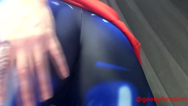 Geeky Femdom: Kapitän marvel dominiert sexuell bucky