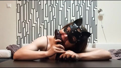 Elise Woods: Сисси в маске сосет твой хуй