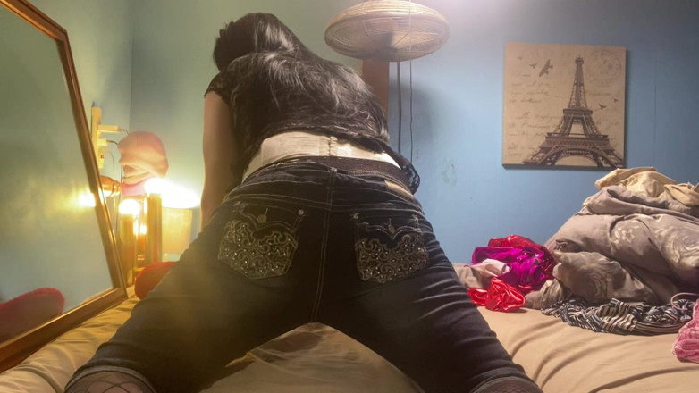 Natasha Sparklez: Transsexuală emo gotică are parte de pișare și ejaculare pe față