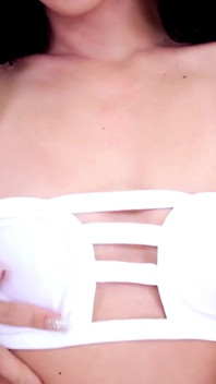 Mila jade si cewek rambut cokelat dengan toket kecil langsing lagi asik nyepong kontol di muka - pov