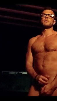 我很兴奋，我终于上传了这个视频。在墨西哥度假期间，我绕过了我正在尝试的大楼